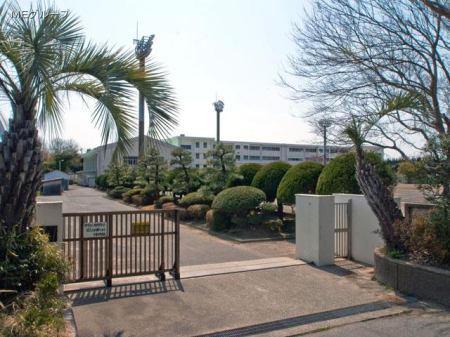 周辺環境 中学校 680m 茅ヶ崎市立中島中学校