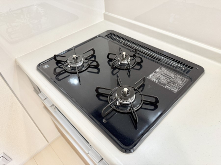 その他内観 設備■３口コンロのシステムキッチンで料理の手順もスムーズに