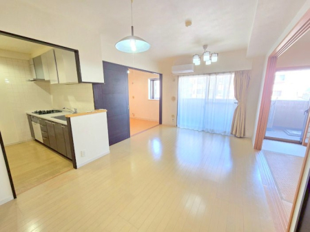 rO ƑRƏW܂AyԂ߂郊rO