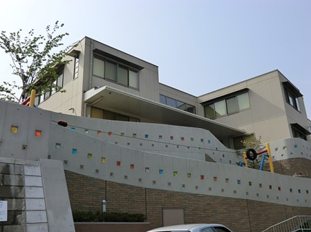 周辺環境 幼稚園・保育園 700m 大場白ゆり幼稚園