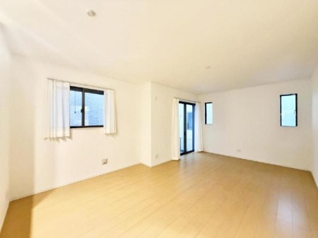 ���r���O ���������S�n�̂����A���z�̃��r���O