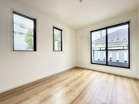 �Q�� �������傫�ȑ��͊J����������A���邳�ʕ��o�b�`���ł�