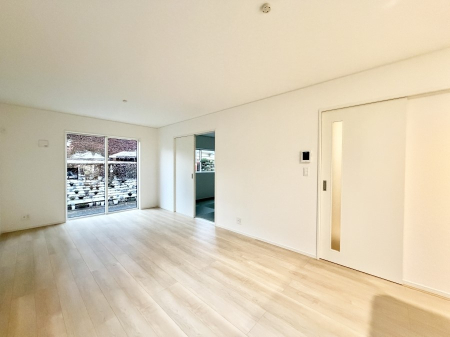 rO ƑRƏW܂AyԂ߂郊rO