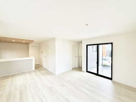 ���r���O ����