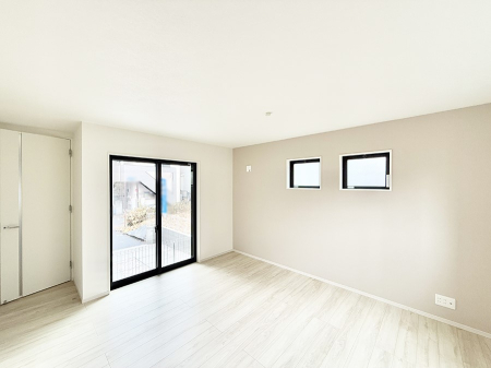 ���r���O ����