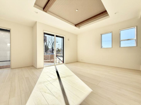 ���r���O ����