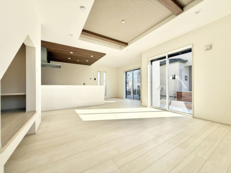 ���r���O ����