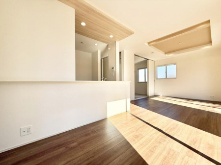 ���r���O ����