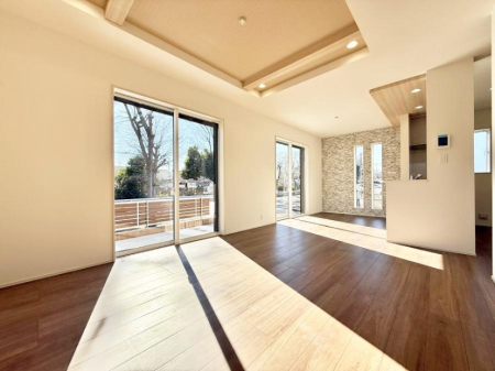 ���r���O ����