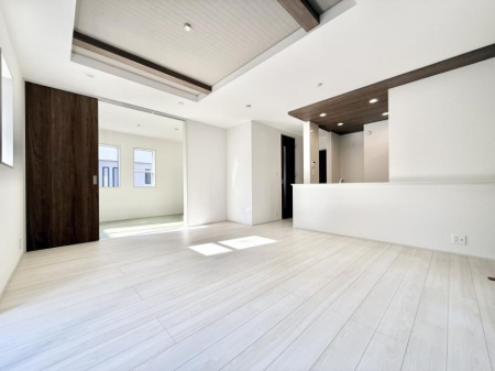 ���r���O ����