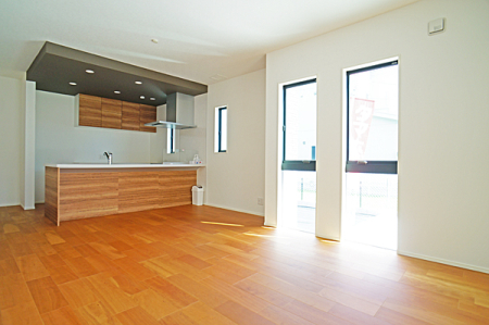 ���r���O �����������݂̂���Ɩ����S�n�悢�A���났�̃��r���O