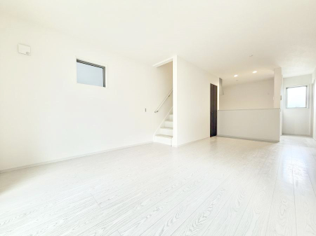 ���r���O ���������났�ƏΊ炪�W�܂�A�S���܂郊�r���O