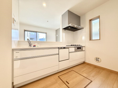 �L�b�`�� ����������̂ŁA���邳�ƊJ���������Ղ�ȃL�b�`���I  