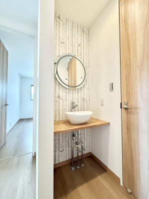 ���ʑ�E���ʏ� �������������ȃZ�J���h�{�E��