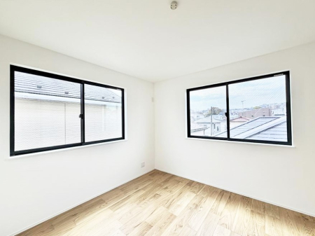 �Q�� 2�ʍ̌��Ŗ��邢�����I  