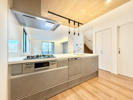 �L�b�`�� �����������������Ԃ����܂��A�Ί炠�ӂ��L�b�`��