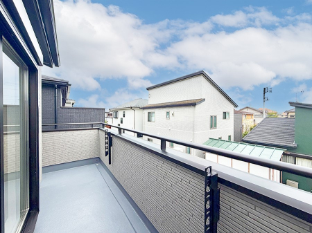 �o���R�j�[ ������ �G�߂̈ڂ낢����������J���I�ȋ�Ԃł�