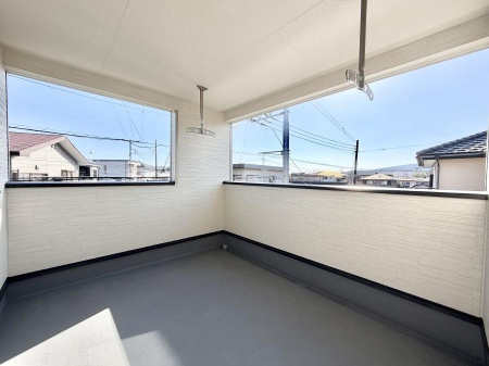 �o���R�j�[ ������ �G�߂̈ڂ낢����������J���I�ȋ�Ԃł�