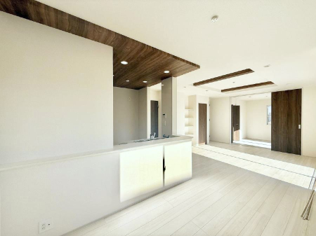 ���r���O ���������났�ƏΊ炪�W�܂�A�S���܂郊�r���O