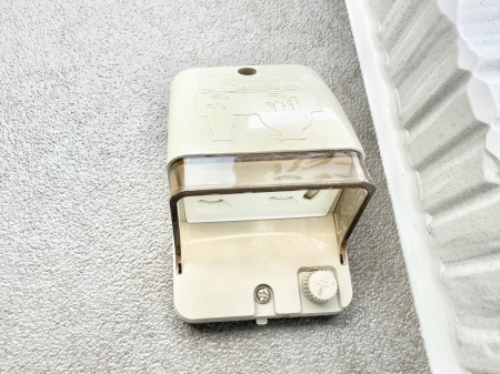 ���̑����� �ݔ������O�ɓd���R���Z���g������΁A�������@�ő���O�ǂ�|������ȂǕ֗��ł��B