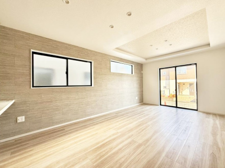 ���r���O ����