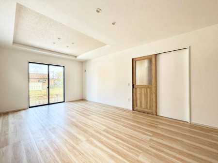 ���r���O ����