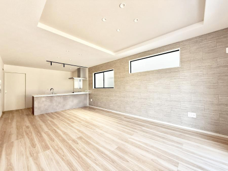 ���r���O ����