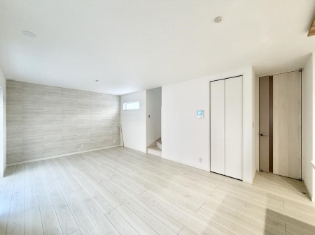 ���̑����� ���������S�n�̂����A���z�̃��r���O