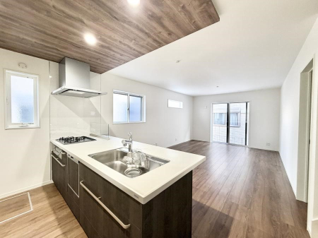 �L�b�`�� ��b���[�܂�ΖʃL�b�`���I�Ƒ��Ƃ̉�b���͂��݂܂�  