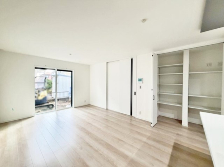 ���̑����� �������z�������˂����ޖ��邢LDK�͉Ƒ��ł̂�т芰���܂�  