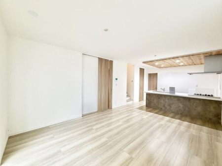 ���r���O ���������났�ƏΊ炪�W�܂�A�S���܂郊�r���O