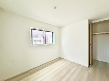 �Q�� ����