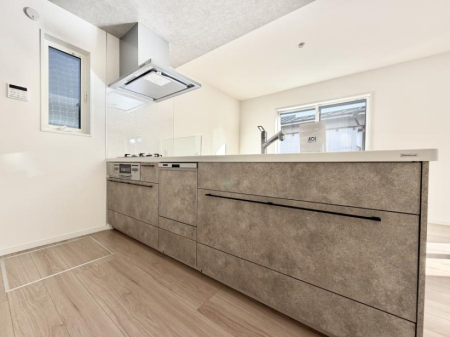 �L�b�`�� ��b���[�܂�ΖʃL�b�`���I�Ƒ��Ƃ̉�b���͂��݂܂�  