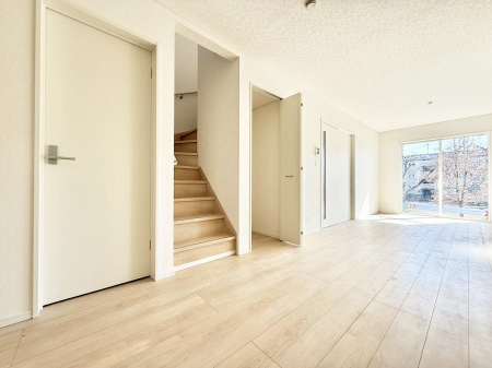 ���r���O ���������R�Ɖ�b�����܂��A�S�n�悢�ЂƂƂ�