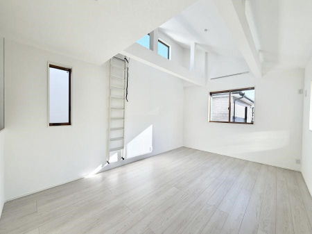 ���r���O ���������R�̌����������݁A���邢��Ԃ��L����܂�