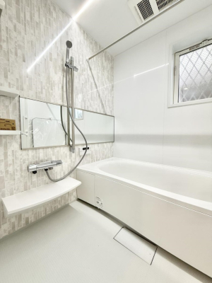 ���� �����������F�����̕ǖʁA�������A������芰����o�X���[���B  