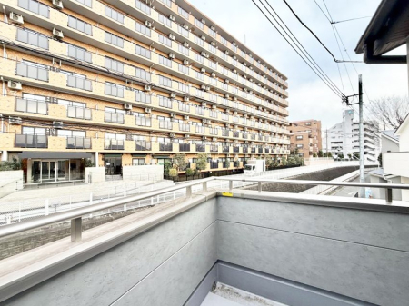 �o���R�j�[ ������ �G�߂̈ڂ낢����������J���I�ȋ�Ԃł�