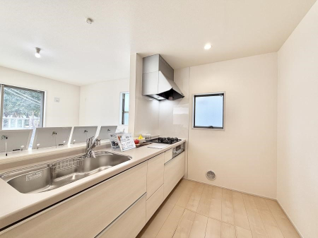 �L�b�`�� �������Ƒ��̉�b���e�ށA�S�n�悢�L�b�`���X�y�[�X