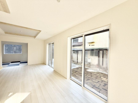 rO ƑRƏW܂AyԂ߂郊rO