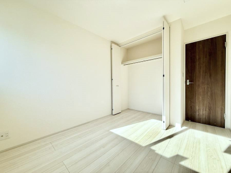 �Q�� ����