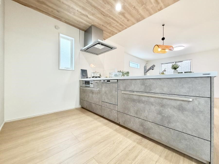 �L�b�`�� ����������̂ŁA���邳�ƊJ���������Ղ�ȃL�b�`���I