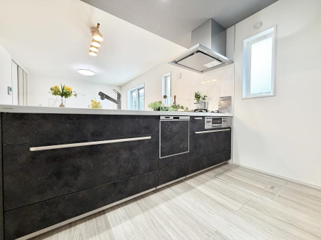 �L�b�`�� ����������̂ŁA���邳�ƊJ���������Ղ�ȃL�b�`���I