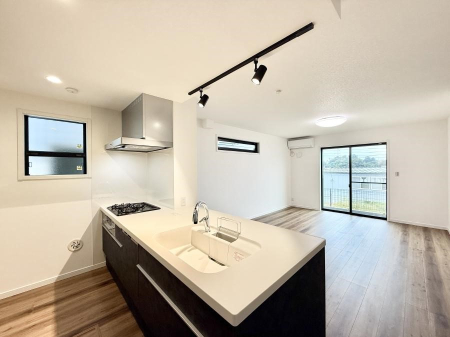 �L�b�`�� ���������y���݂ƐH�ׂ�K����͂���L�b�`��