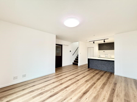 ���r���O ���������S�n�̂����A���z�̃��r���O