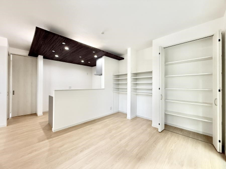 rO 났ƏΊ炪W܂AS܂郊rO