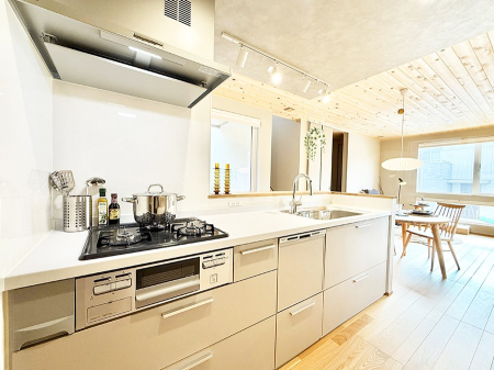 �L�b�`�� �����������������Ԃ����܂��A�Ί炠�ӂ��L�b�`��