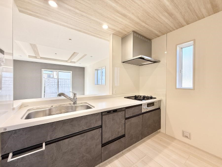 �L�b�`�� ����������������̂ŁA���邳�ƊJ���������Ղ�ȃL�b�`���I