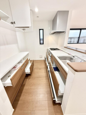 �L�b�`�� �����������������Ԃ����܂��A�Ί炠�ӂ��L�b�`��