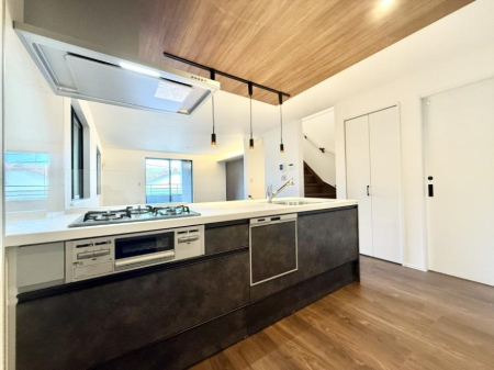 �L�b�`�� �����������������Ԃ����܂��A�Ί炠�ӂ��L�b�`��