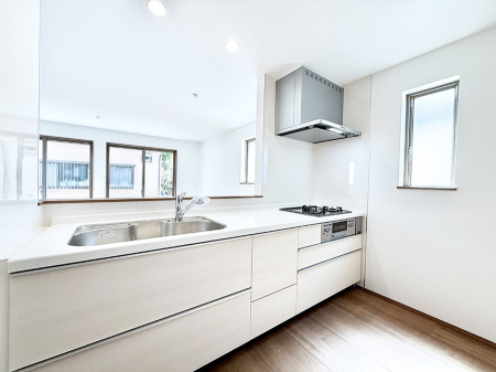 �L�b�`�� ����������̂ŁA���邳�ƊJ���������Ղ�ȃL�b�`���I  